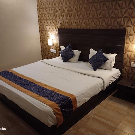 Redfox Hotel- Aminjikarai Chennai Exterior photo